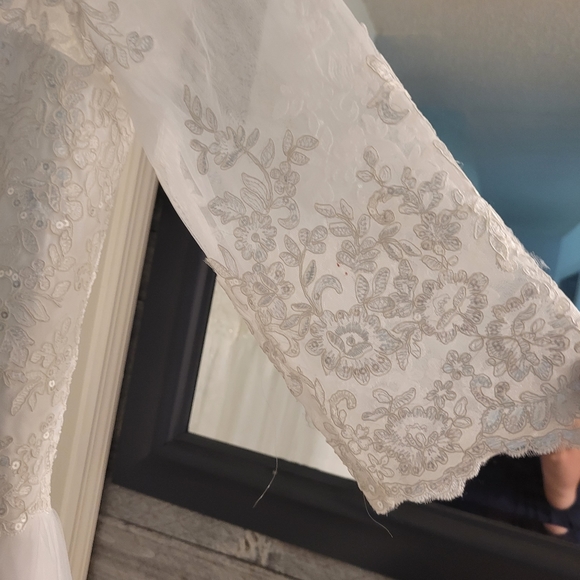 Wedding dress - Picture 6 of 9